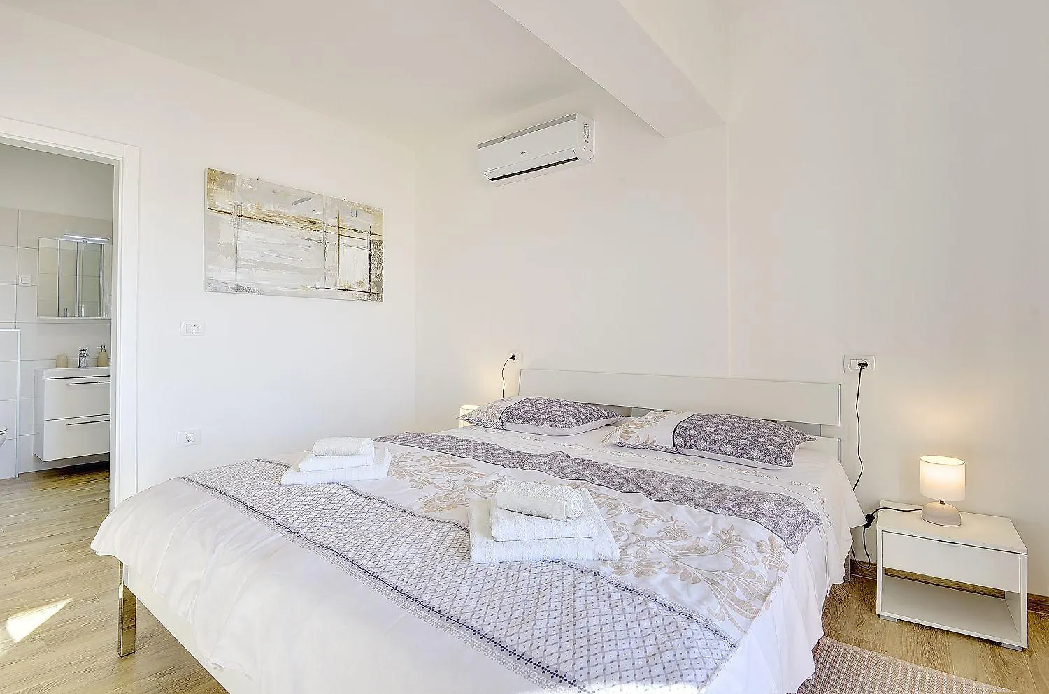 Holiday home Villa Mit Privatem Pool, Spielplatz, Wlan, Klima, Bbq Pula