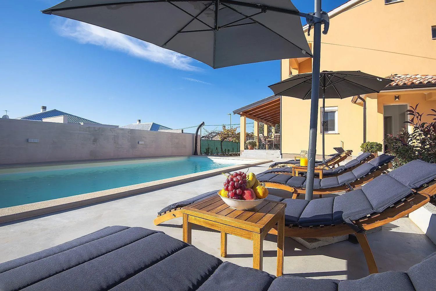 Villa Mit Privatem Pool, Spielplatz, Wlan, Klima, Bbq Pula Croatia