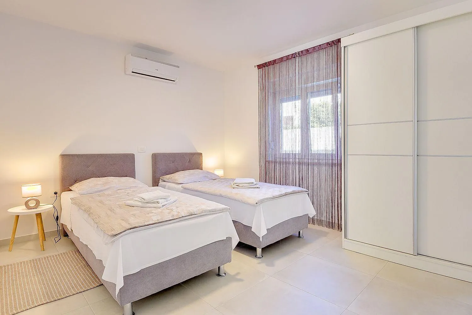 Holiday home Villa Mit Privatem Pool, Spielplatz, Wlan, Klima, Bbq Pula