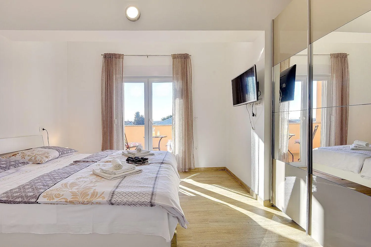 Villa Mit Privatem Pool, Spielplatz, Wlan, Klima, Bbq 普拉 度假居