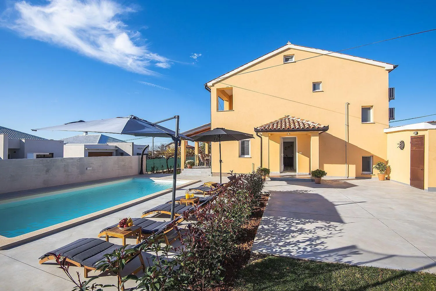 度假居 Villa Mit Privatem Pool, Spielplatz, Wlan, Klima, Bbq 普拉 克罗地亚